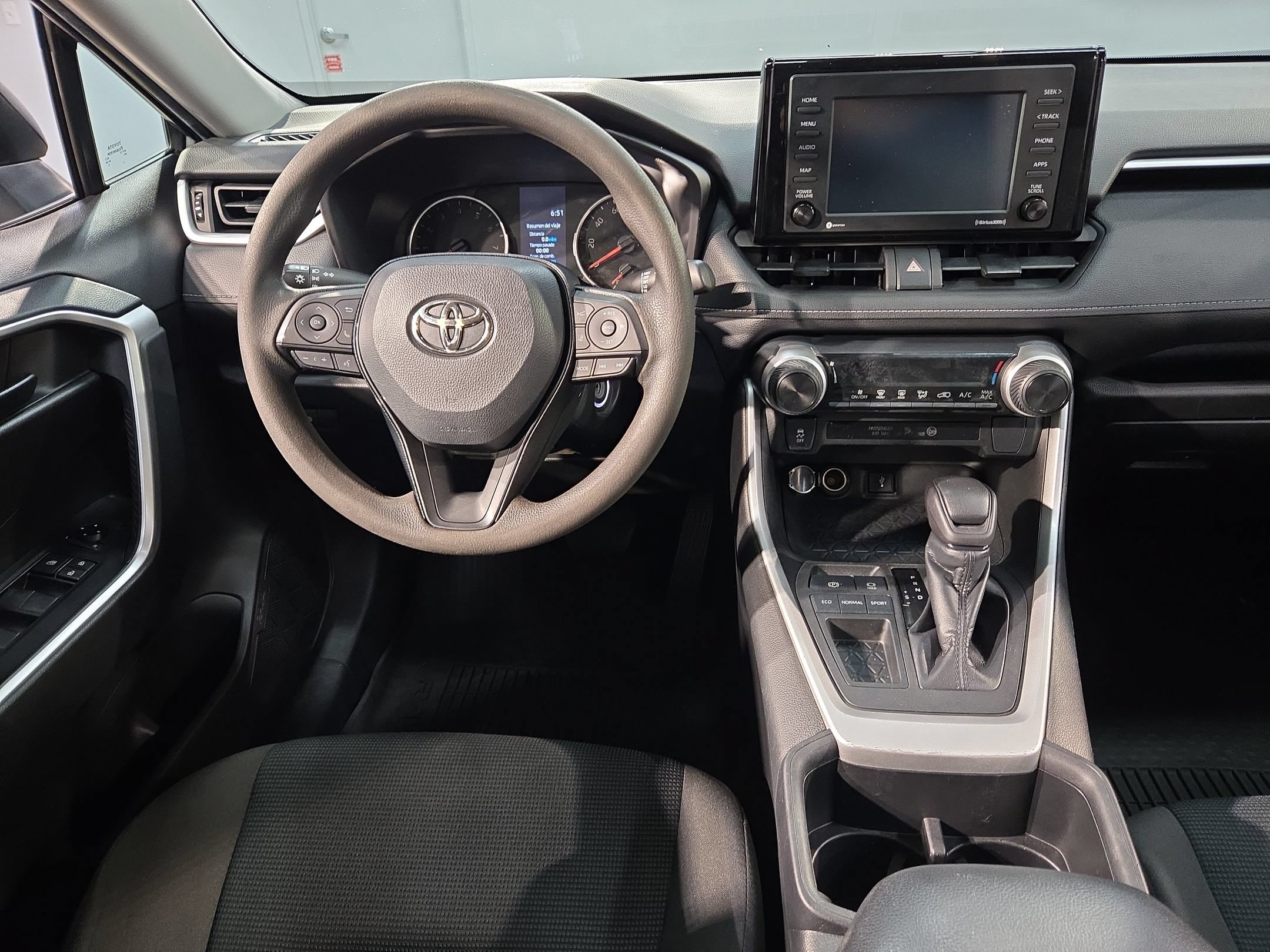 Used 2022 Toyota RAV4 LE FWD image 9