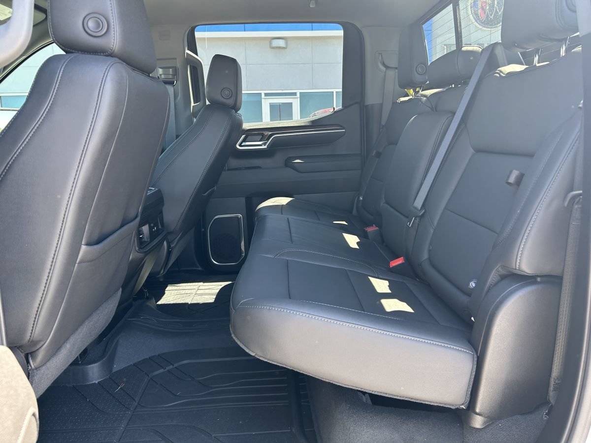 Used 2026 Chevrolet Silverado 1500 RST w/ Redline Edition AWD/4WD image 13