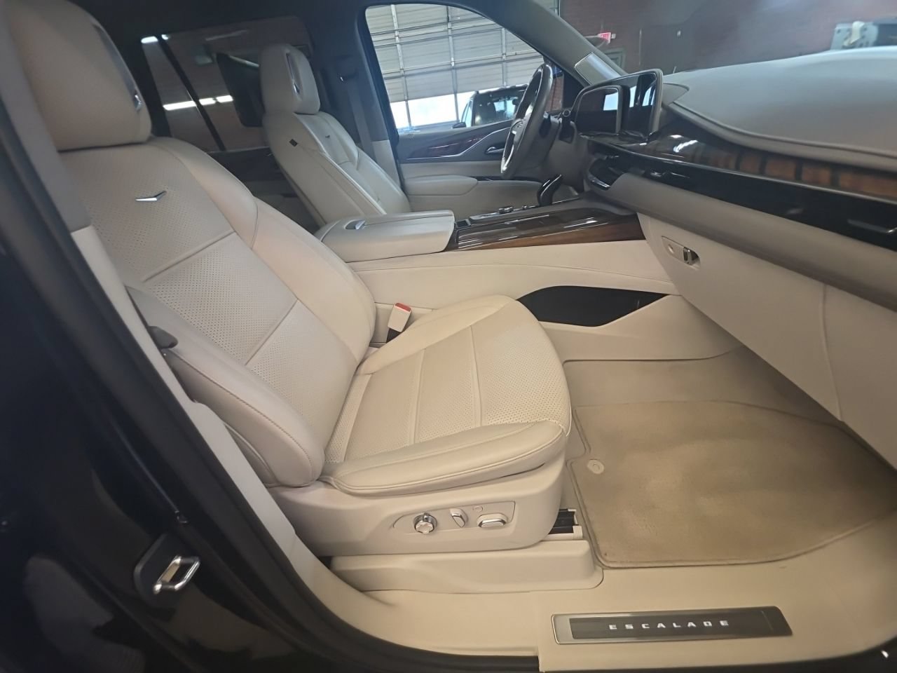 Used 2023 Cadillac Escalade Sport Platinum AWD/4WD image 20