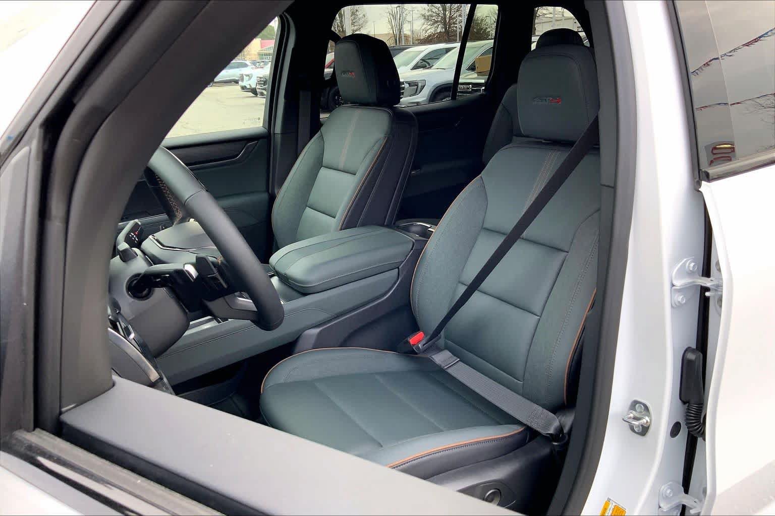 Used 2026 GMC Acadia AT4 w/ Super Cruise Package AWD/4WD image 9