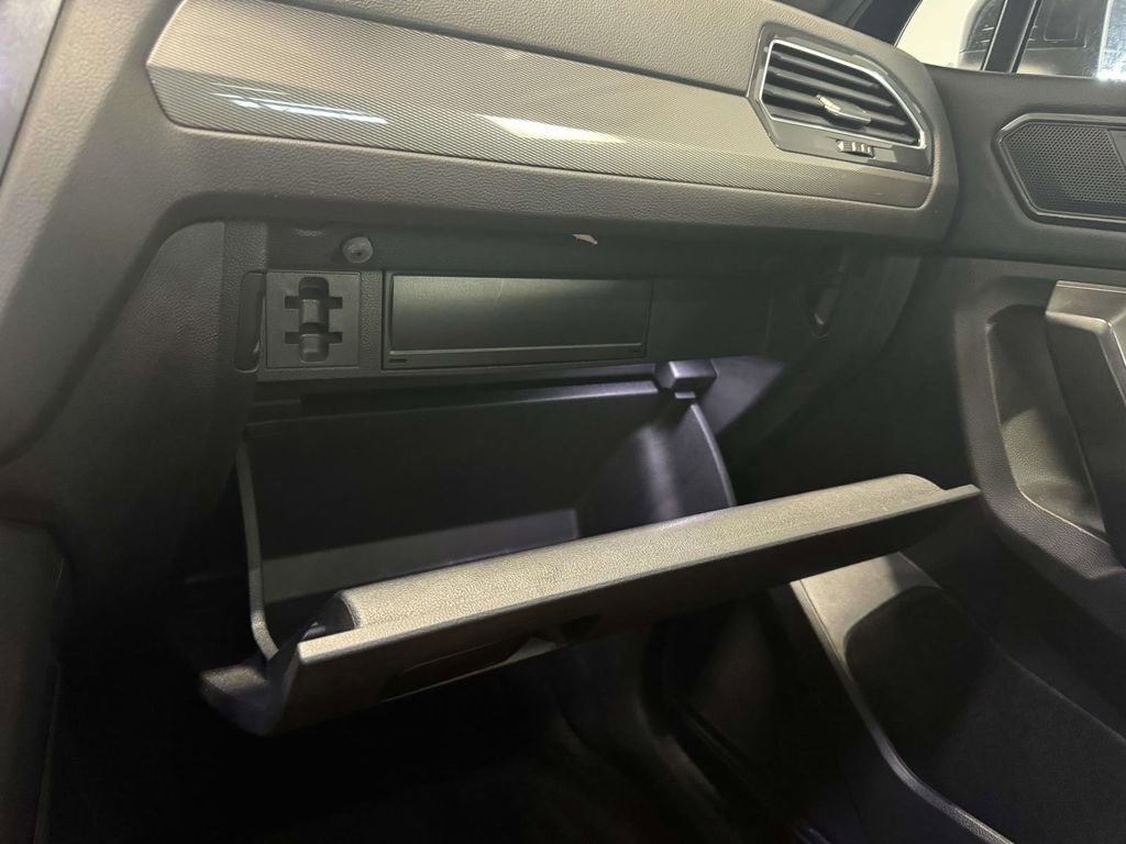 Used 2023 Volkswagen Tiguan SE image 27