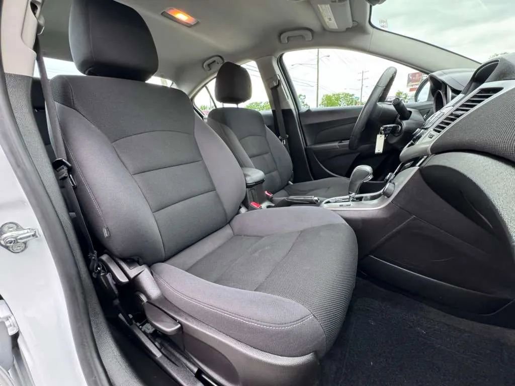 Used 2016 Chevrolet Cruze LT FWD image 10