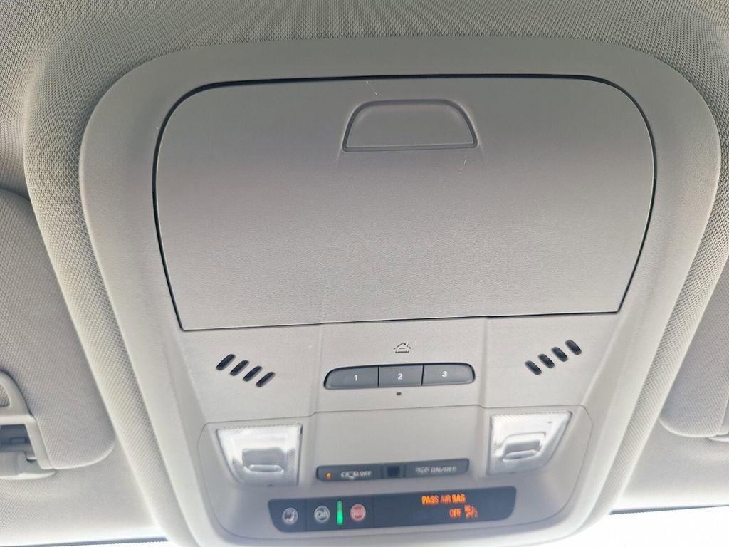 Used 2023 GMC Terrain SLT image 19