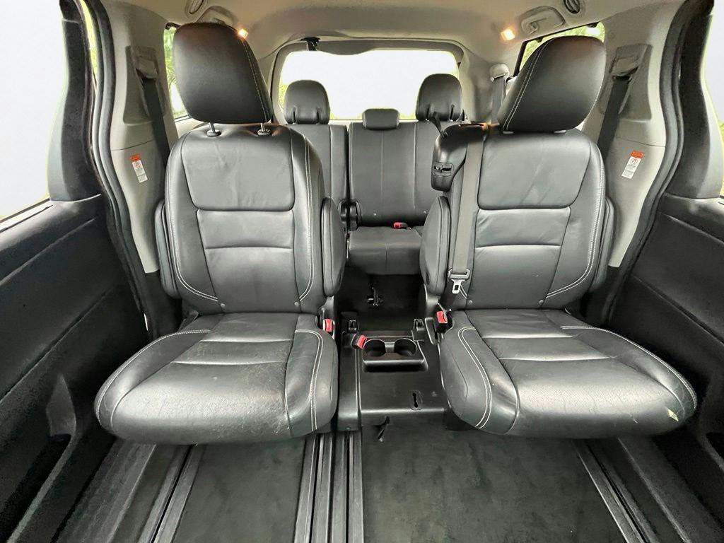 Used 2016 Toyota Sienna SE w/ SE Preferred Package FWD image 25