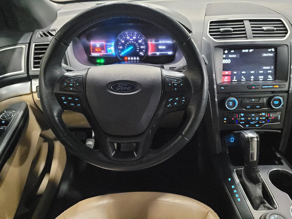 Used 2017 Ford Explorer XLT w/ Equipment Group 202A AWD/4WD image 22