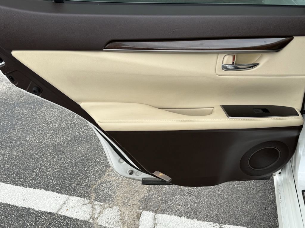 Used 2016 Lexus ES 350 w/ Luxury Package w/Wood Trim FWD image 23