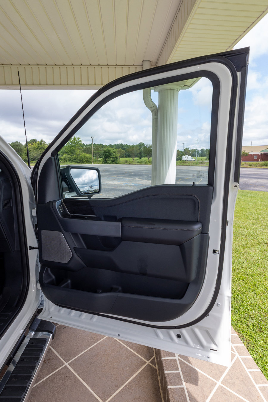 New 2025 Ford F150 Lariat w/ Equipment Group 502A High image 22