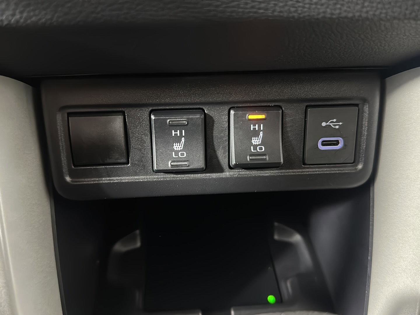 Used 2025 Toyota Corolla Cross XLE w/ Convenience Package image 10