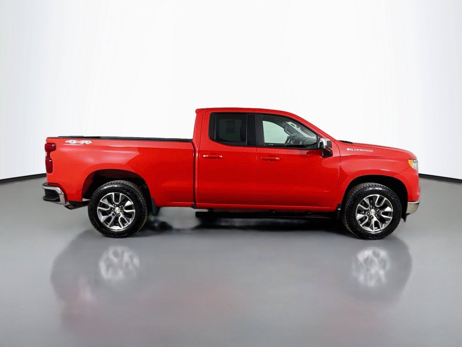 Used 2024 Chevrolet Silverado 1500 LT AWD/4WD image 10