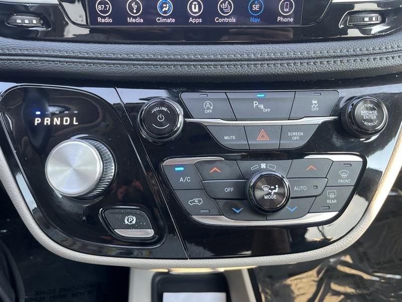 Used 2018 Chrysler Pacifica Limited FWD image 15