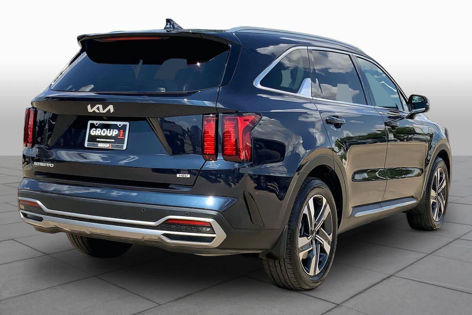 Used 2024 Kia Sorento EX AWD/4WD image 13