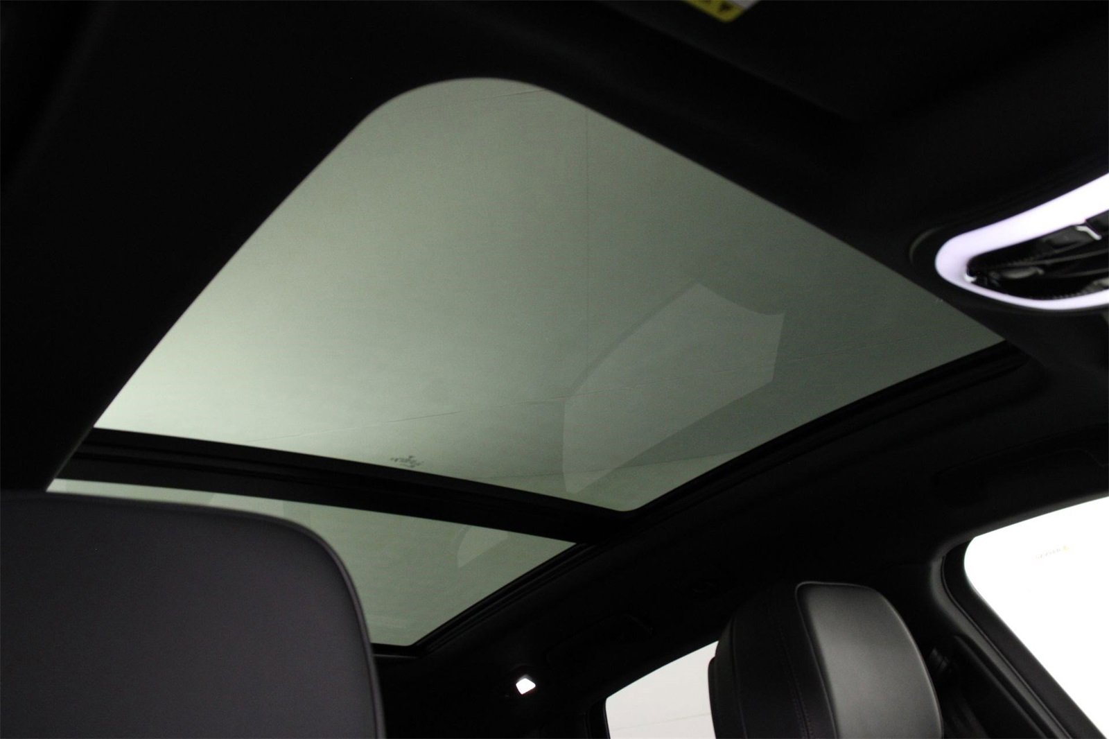 Used 2025 Porsche Macan image 25