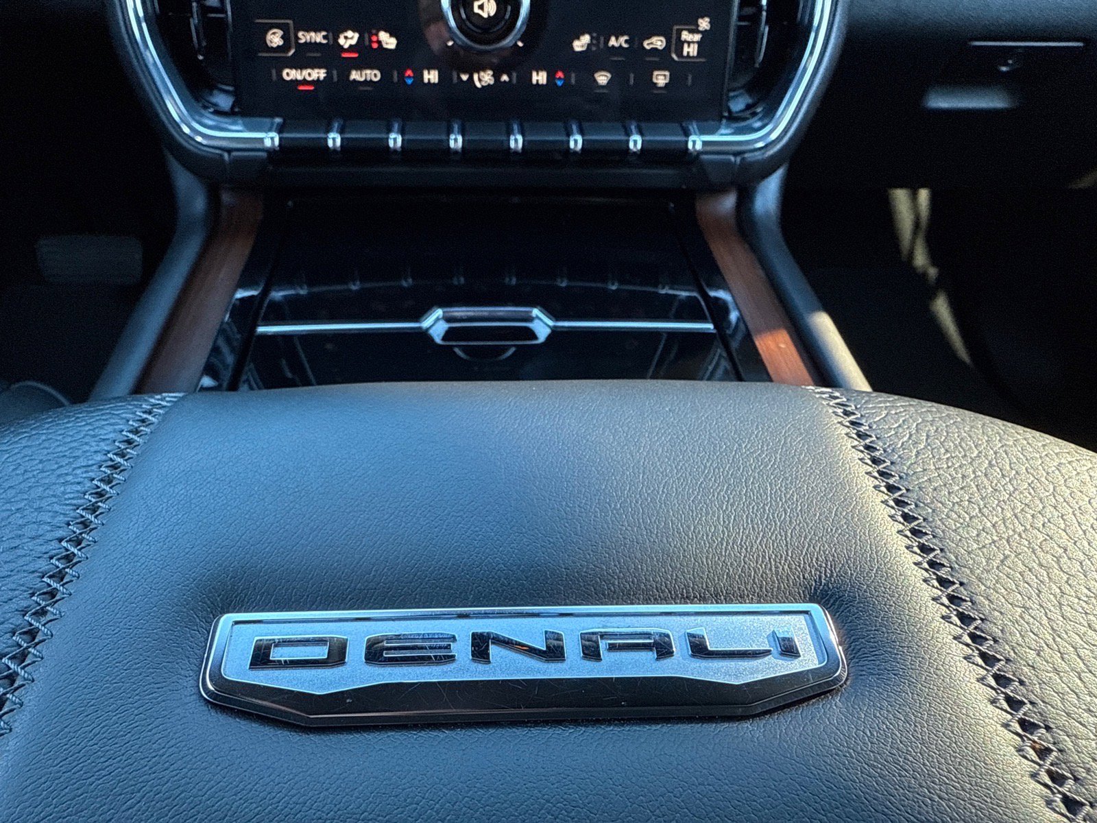 Used 2025 GMC Yukon Denali image 30