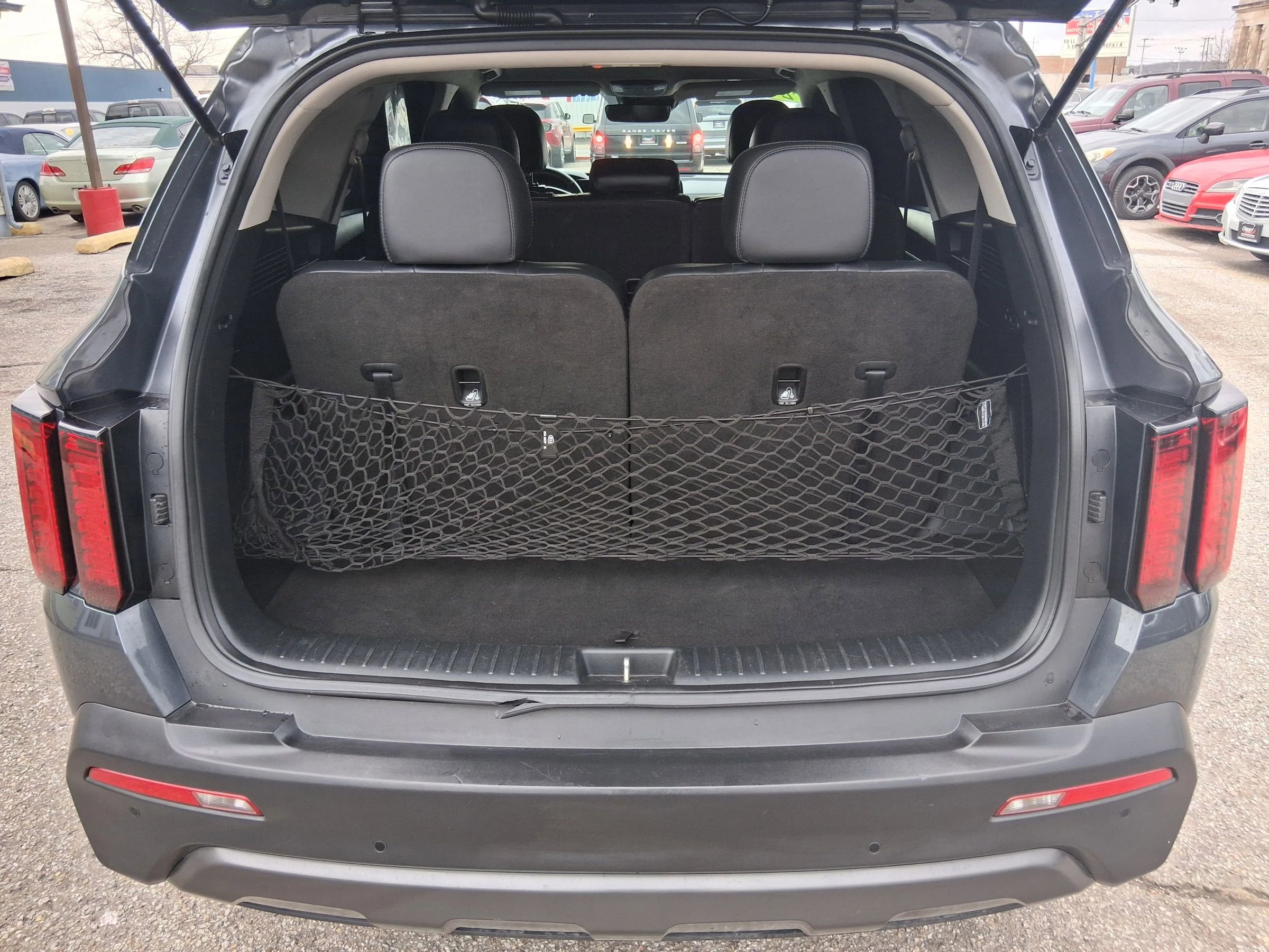 Used 2021 Kia Sorento S image 11