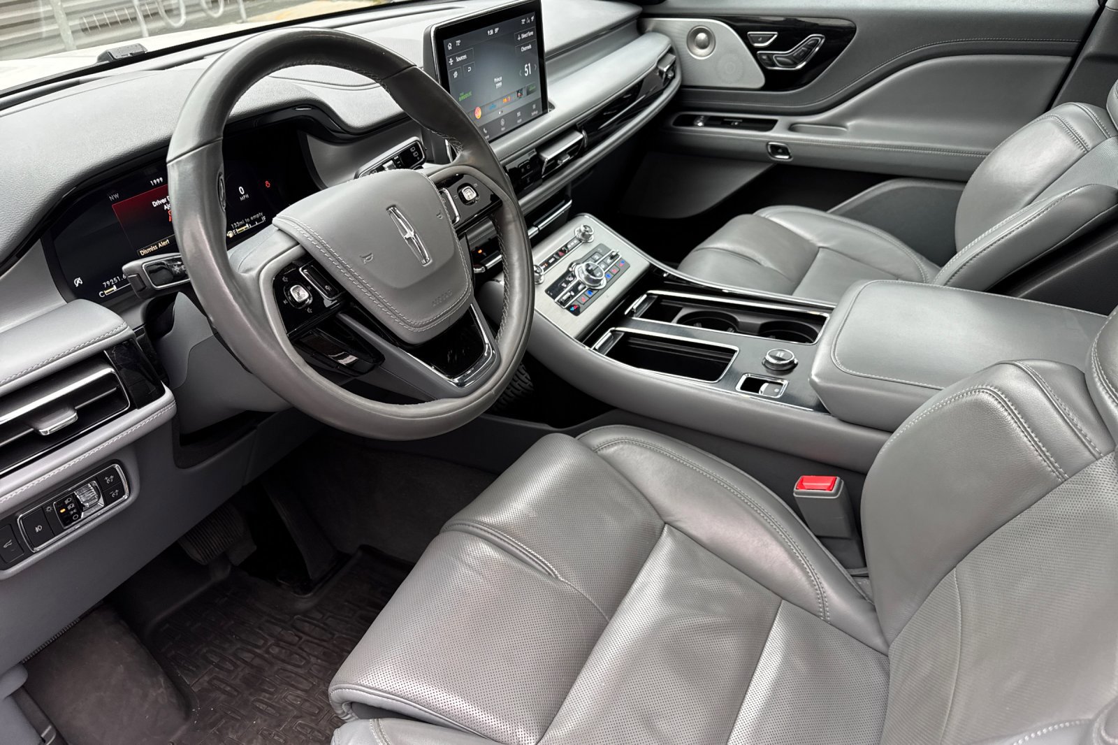 Used 2020 Lincoln Aviator Reserve w/ Equipment Group 202A image 10