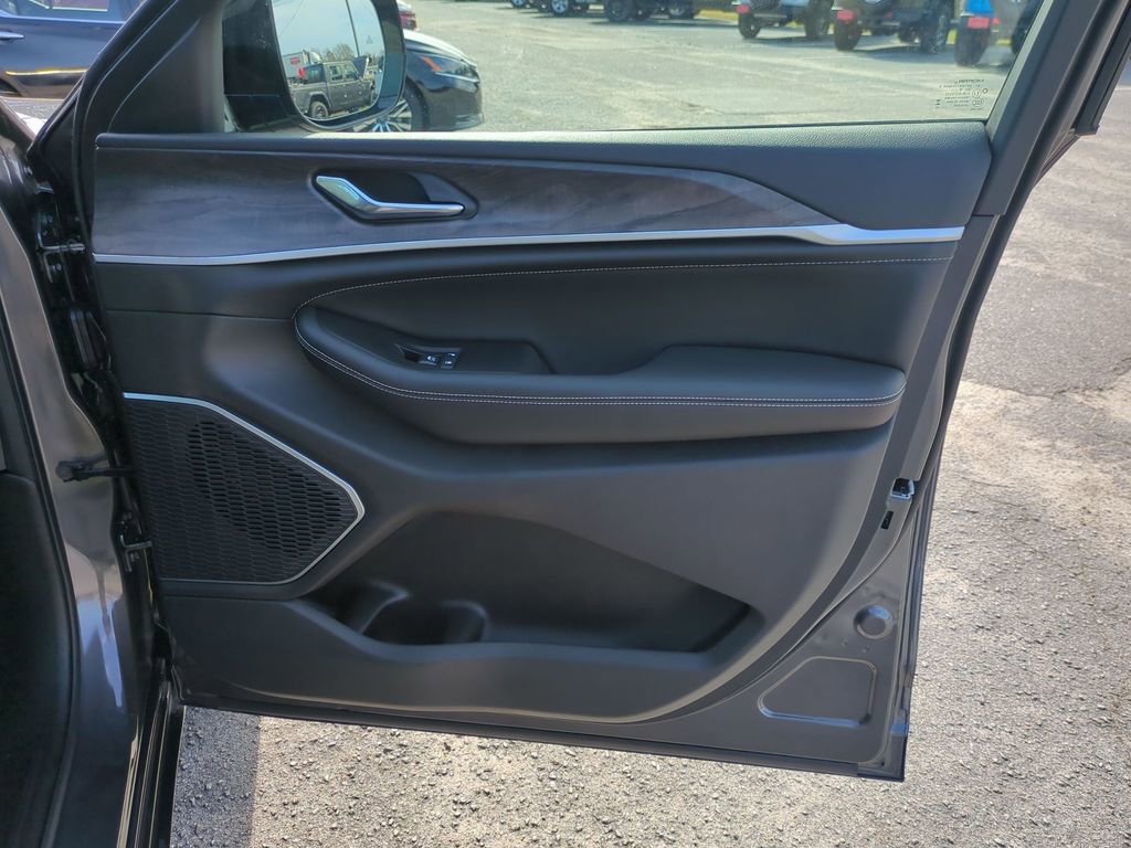 New 2026 Jeep Grand Cherokee L Limited image 31