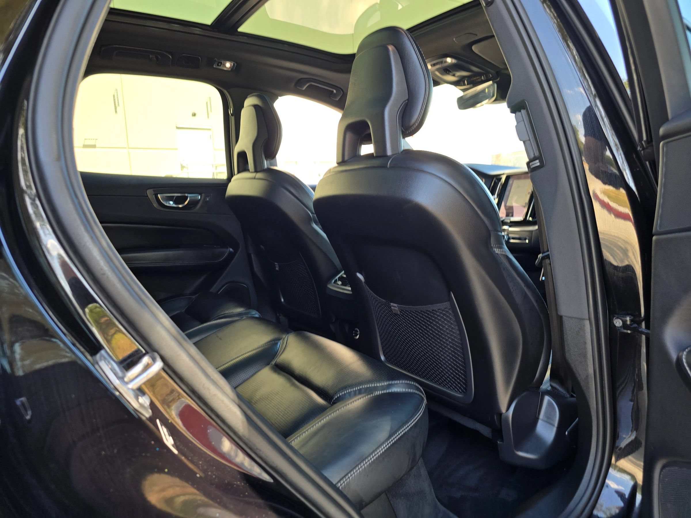 Used 2018 Volvo XC60 T6 Inscription w/ Luxury Seat Package AWD/4WD image 47