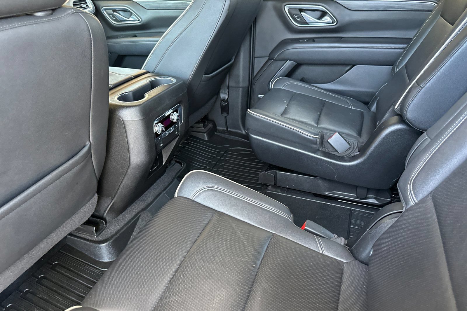 Used 2022 GMC Yukon SLT w/ SLT Luxury Package RWD image 13