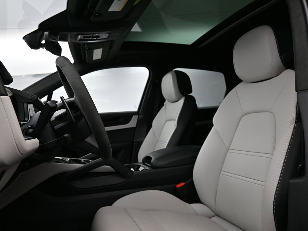 Certified 2026 Porsche Cayenne GTS image 5