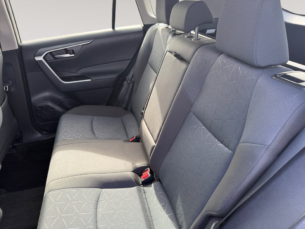 Used 2025 Toyota RAV4 XLE AWD/4WD image 13