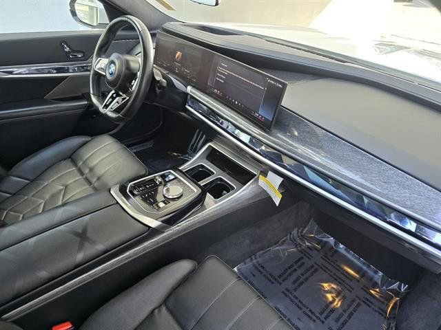 Used 2024 BMW i7 xDrive60 image 17