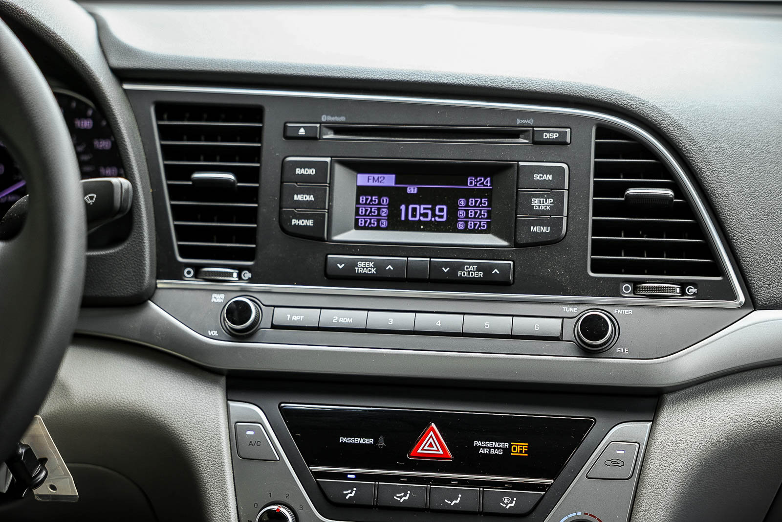 Used 2017 Hyundai Elantra SE image 18