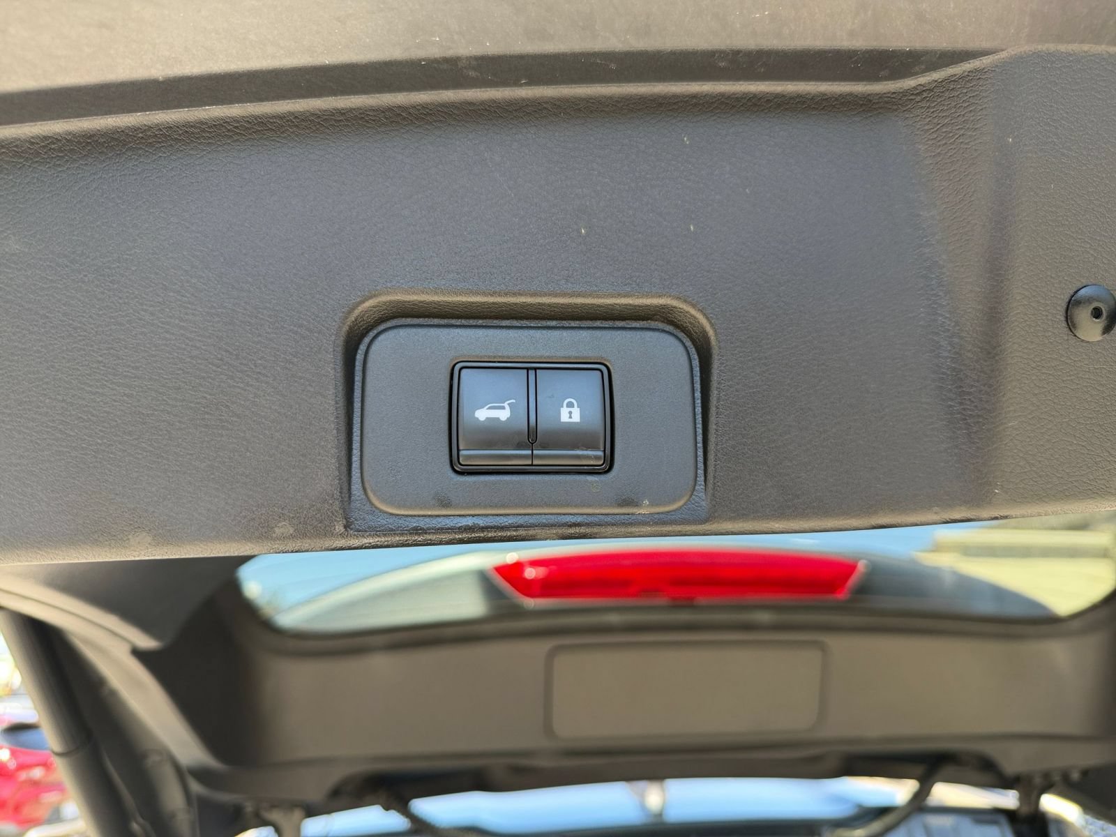 Used 2025 Nissan Rogue SV FWD image 23