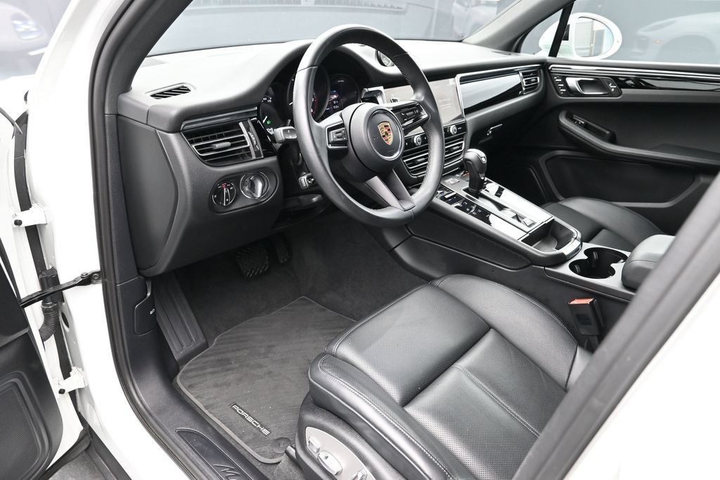 Certified 2023 Porsche Macan AWD/4WD image 4