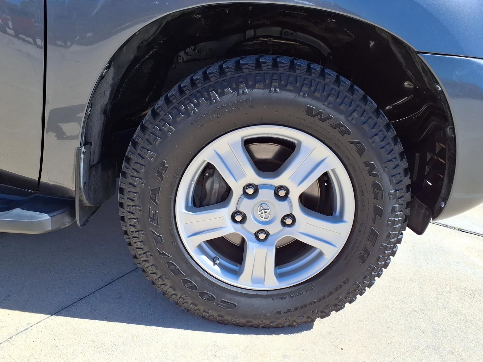 Used 2016 Toyota Sequoia SR5 w/ Premium Package image 9