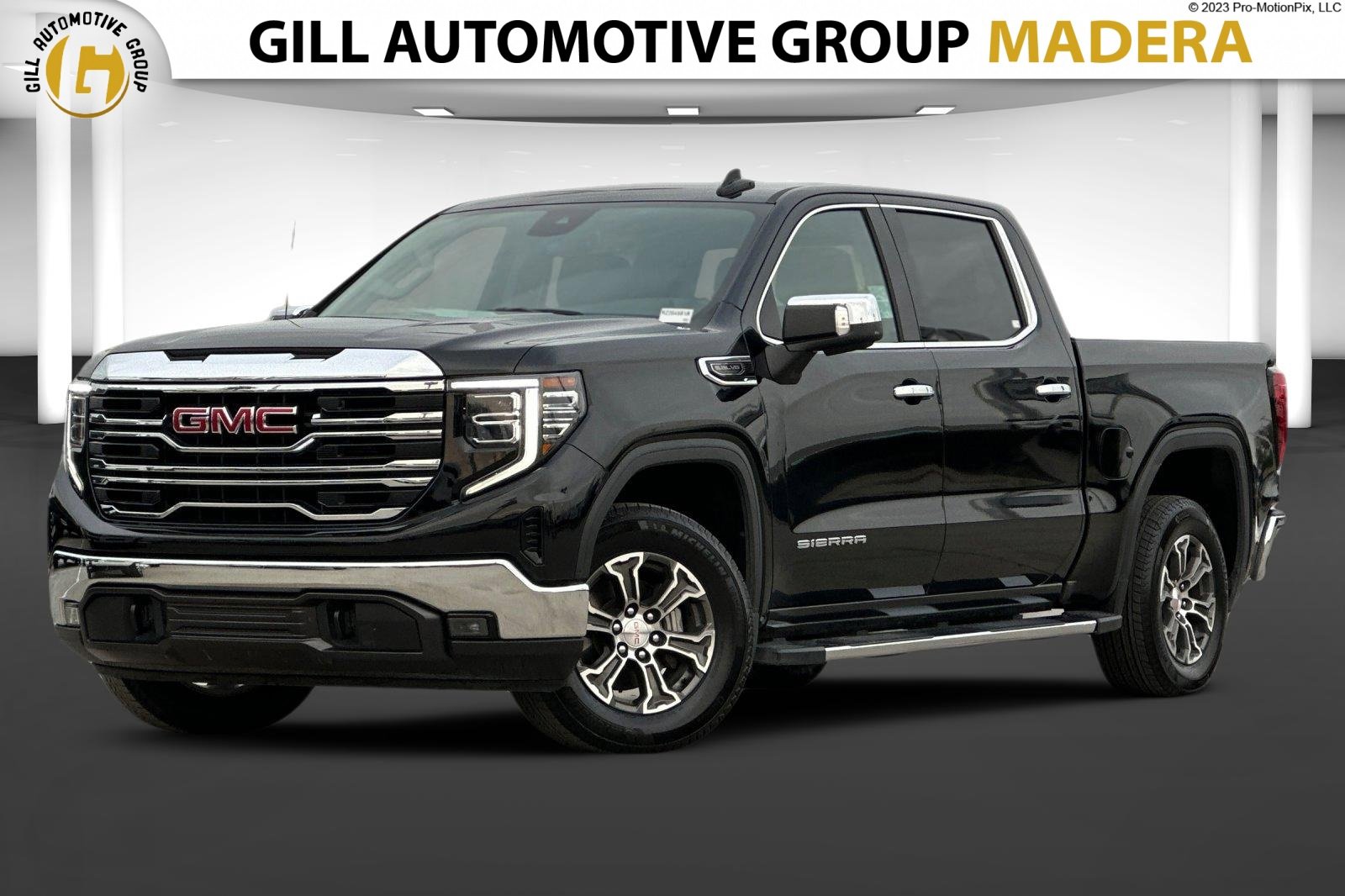 Used 2024 GMC Sierra 1500 SLT image 1