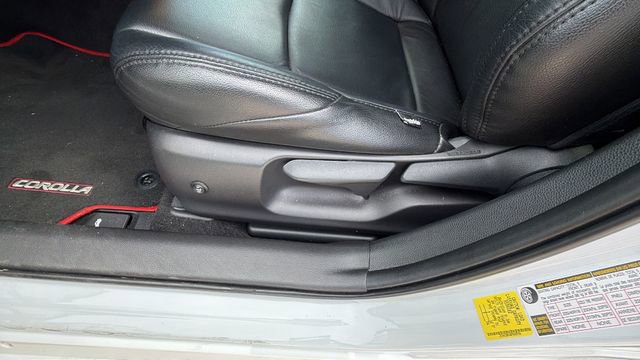 Used 2023 Toyota Corolla SE w/ SE Package image 21