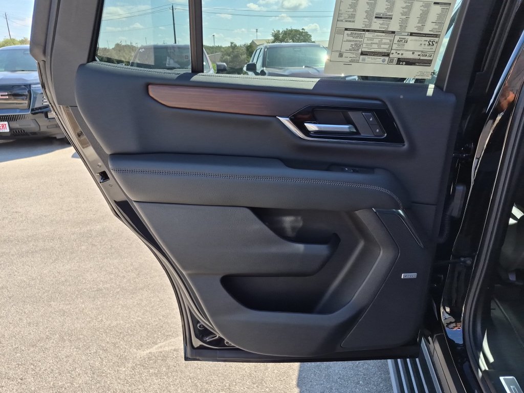 New 2026 GMC Yukon Denali w/ Denali Reserve Package AWD/4WD image 32