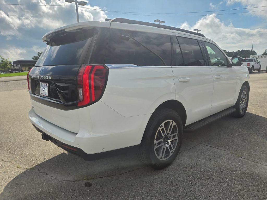 Used 2025 Ford Expedition Active RWD image 4