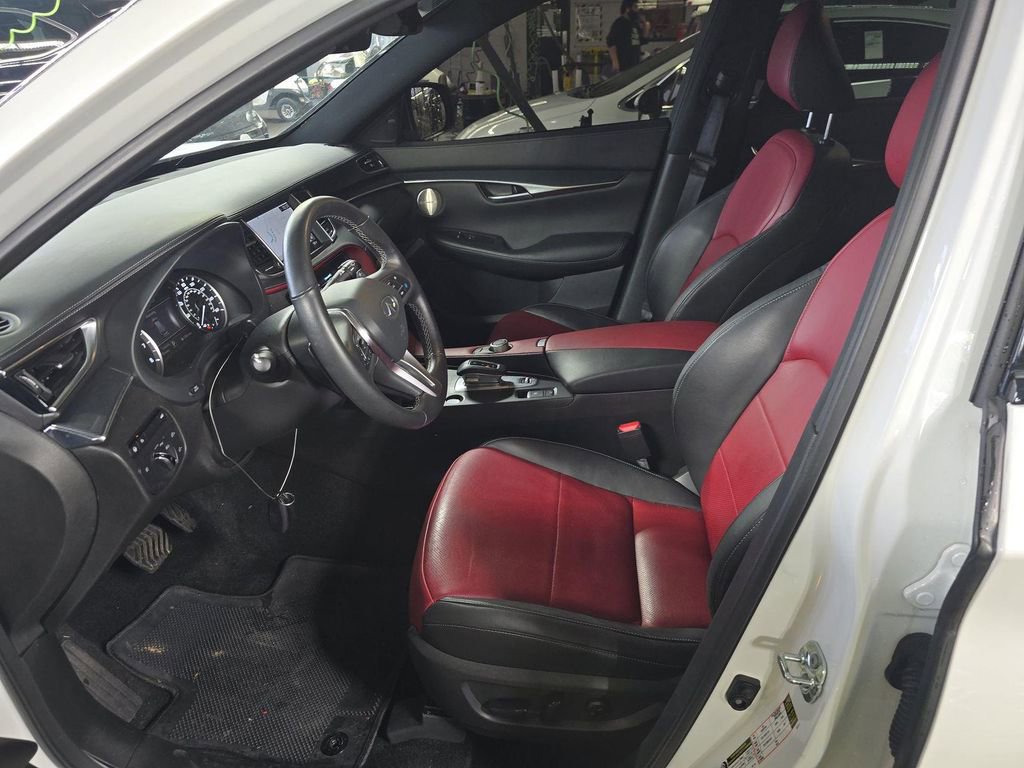 Used 2025 INFINITI QX50 Sport image 9