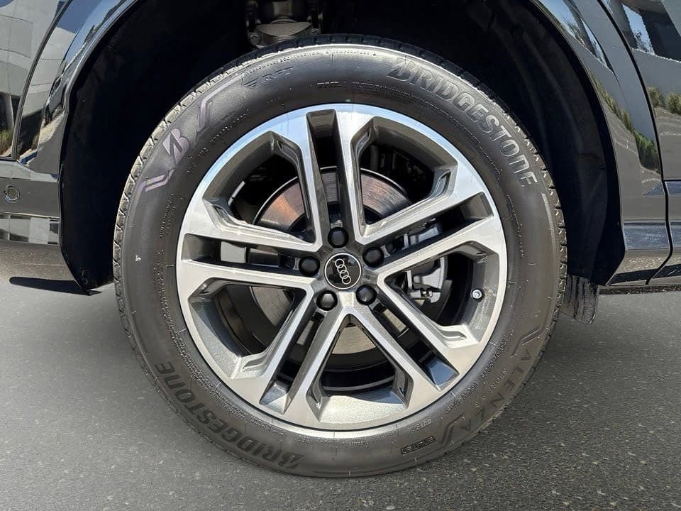 Certified 2025 Audi Q5 Premium w/ Convenience Package image 8