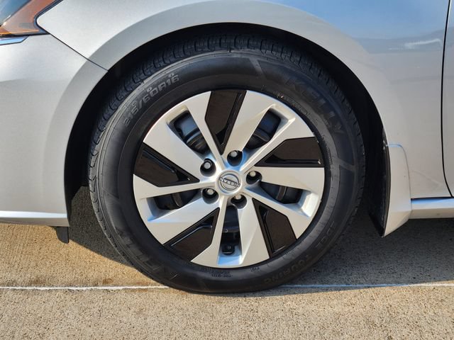 Used 2024 Nissan Altima 2.5 S FWD image 16