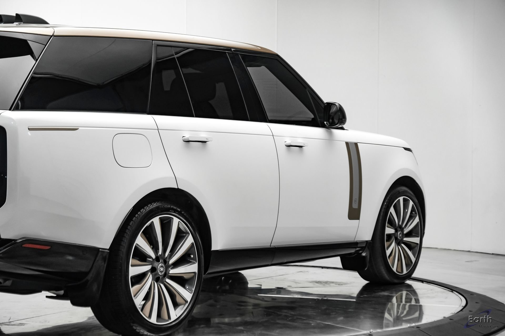Used 2024 Land Rover Range Rover SV AWD/4WD image 19