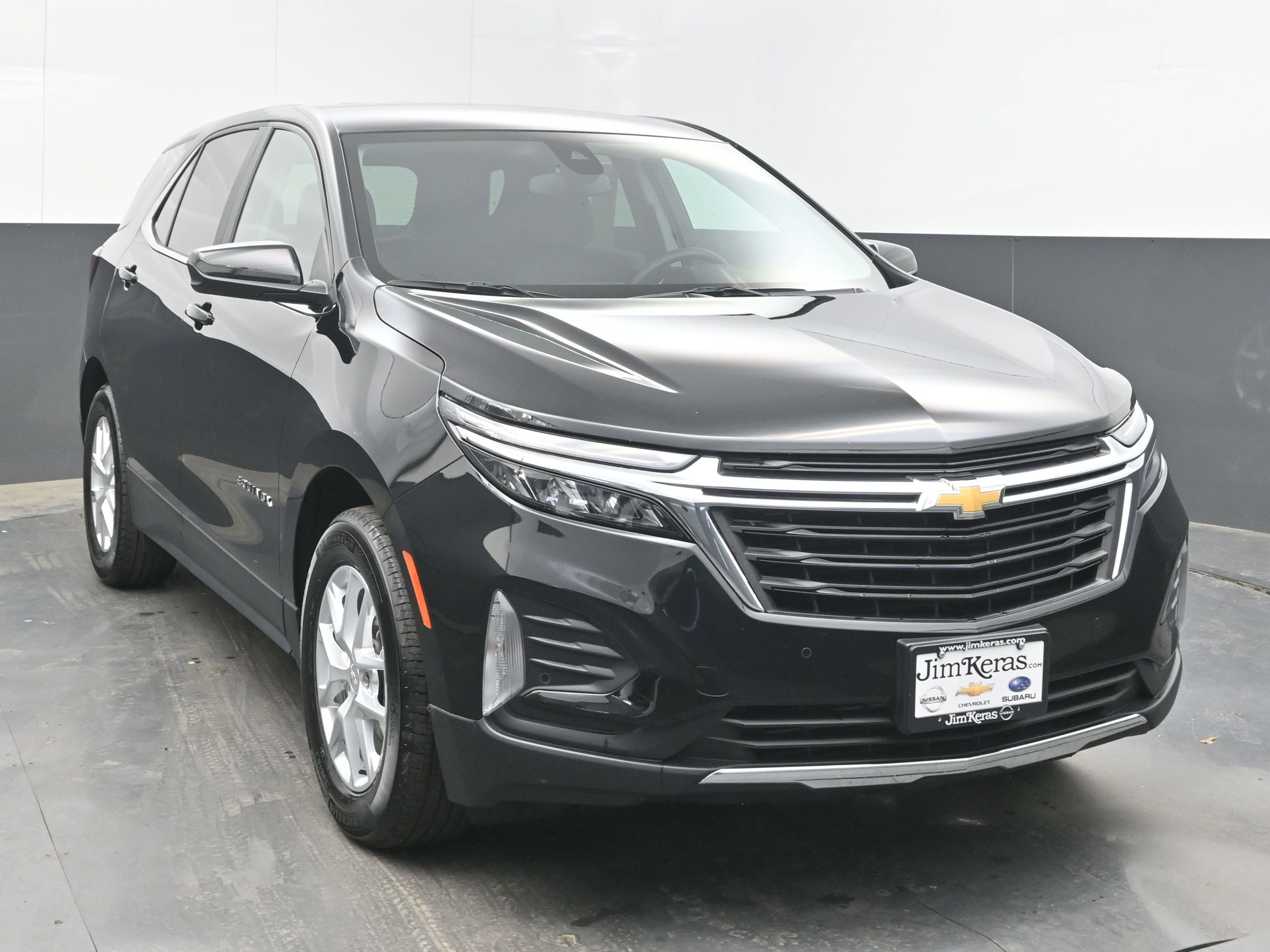 Used 2024 Chevrolet Equinox LT FWD image 2