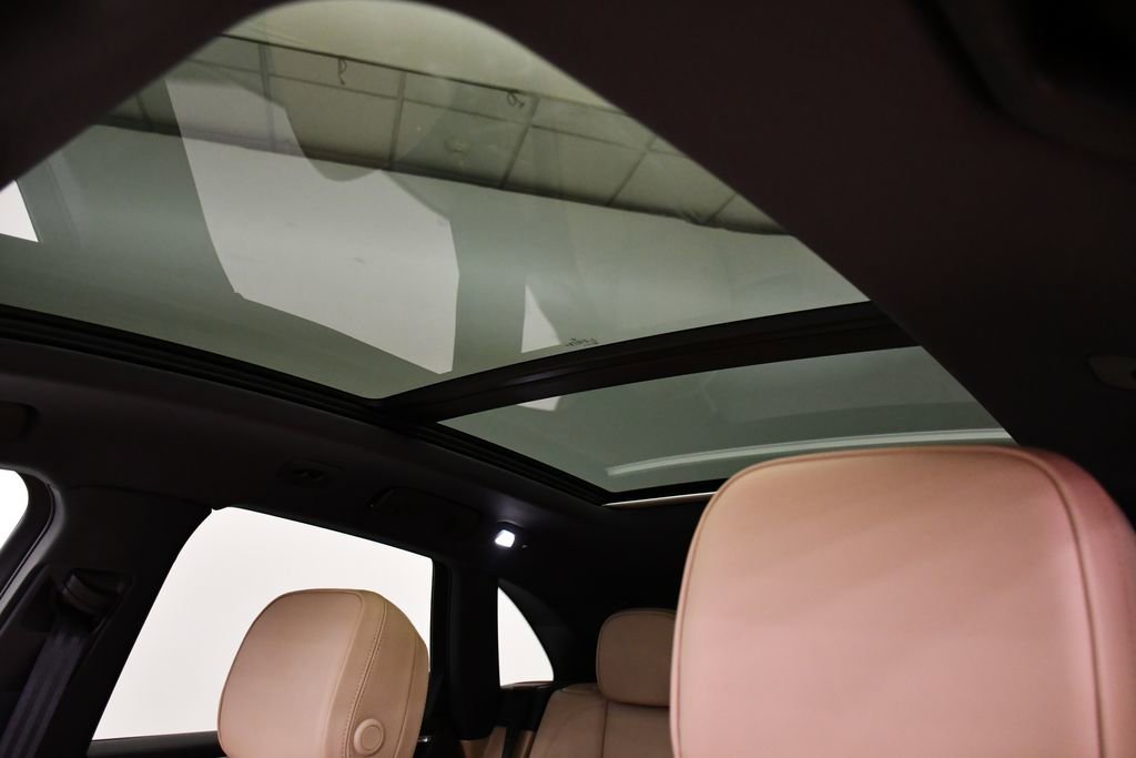 Certified 2025 Porsche Macan Turbo image 20