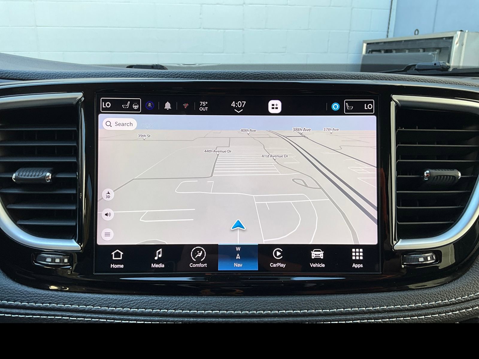 Used 2023 Chrysler Pacifica Limited AWD/4WD image 6