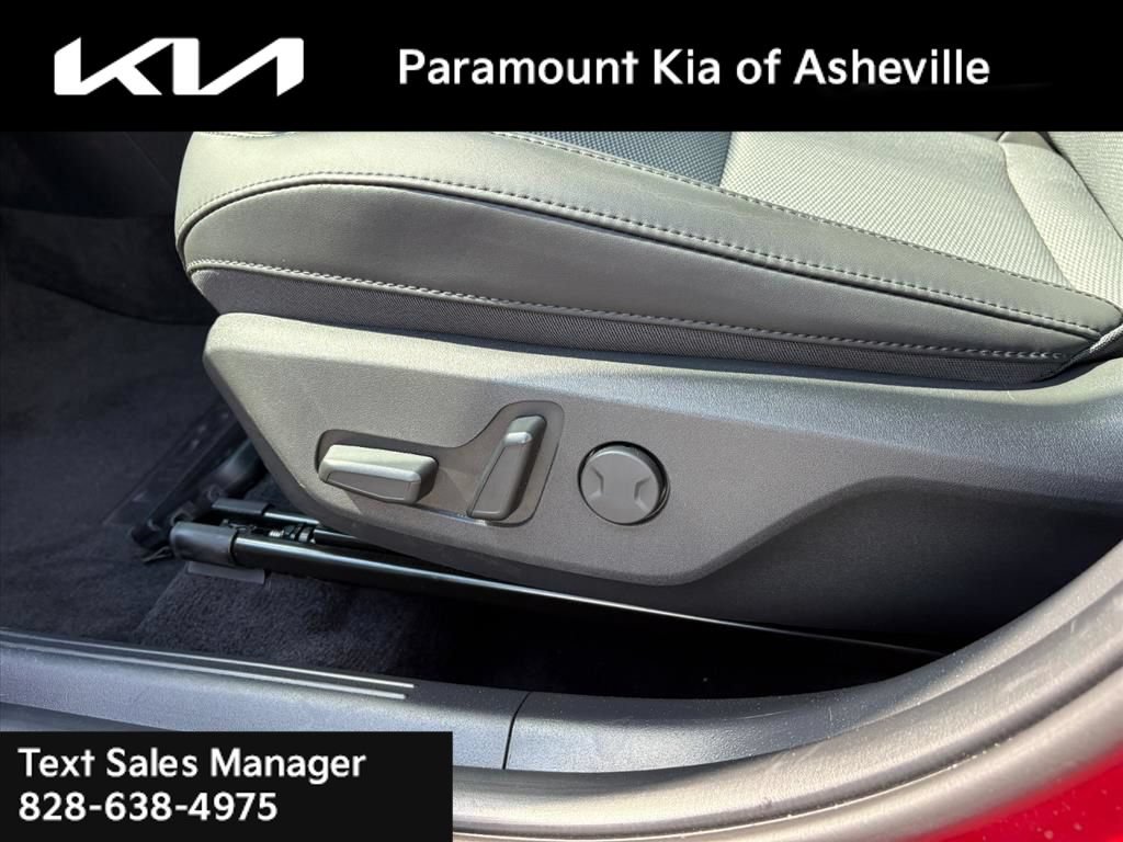 Certified 2025 Kia Niro EX FWD image 18