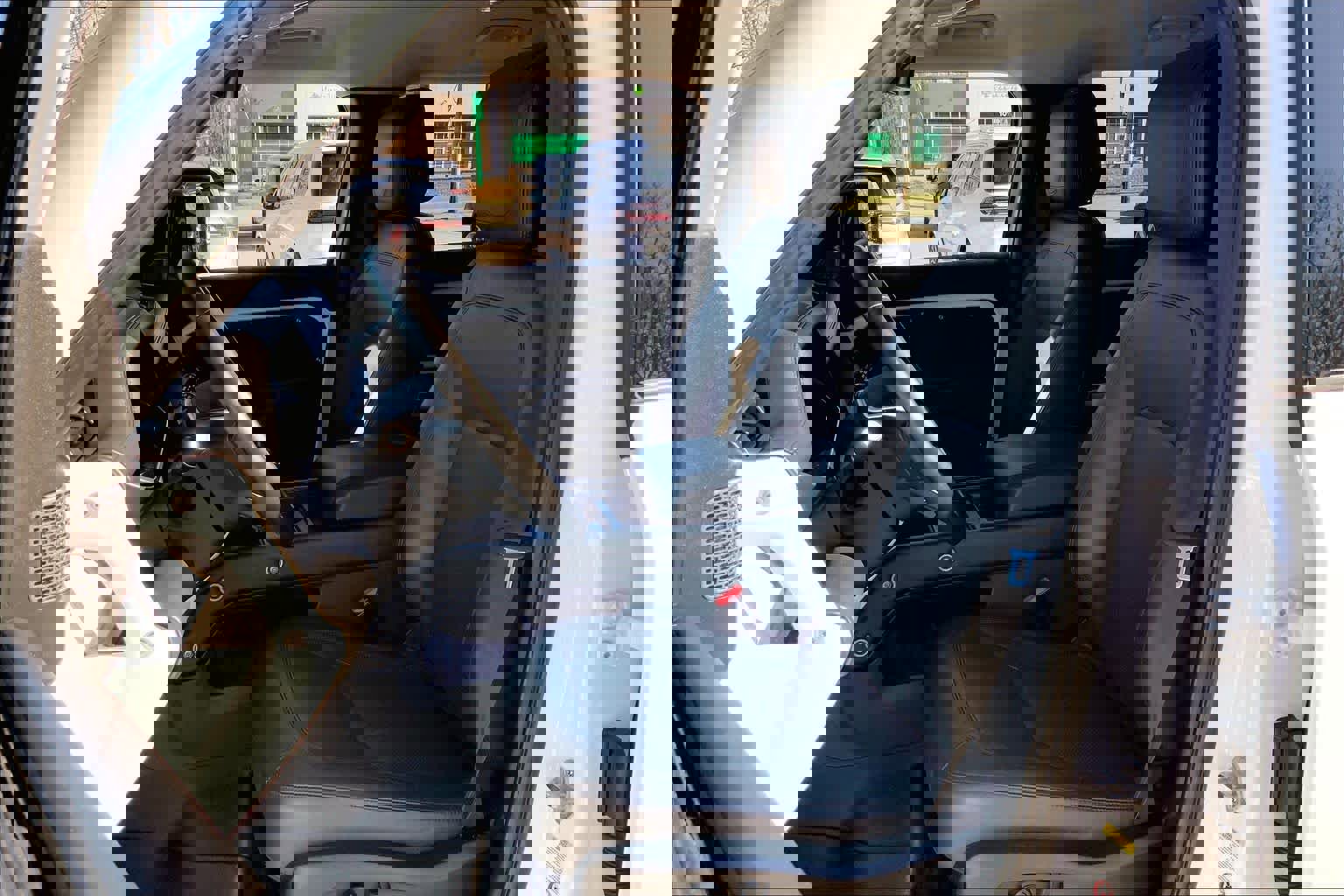 Used 2023 Land Rover Defender 110 SE image 9