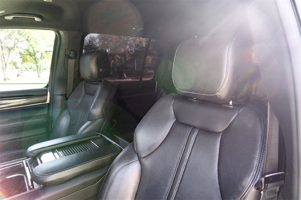 Used 2023 Jeep Wagoneer 4WD image 13