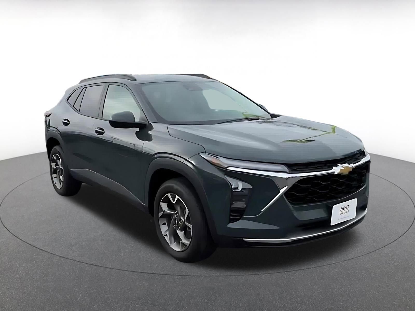 Used 2025 Chevrolet Trax LT image 3