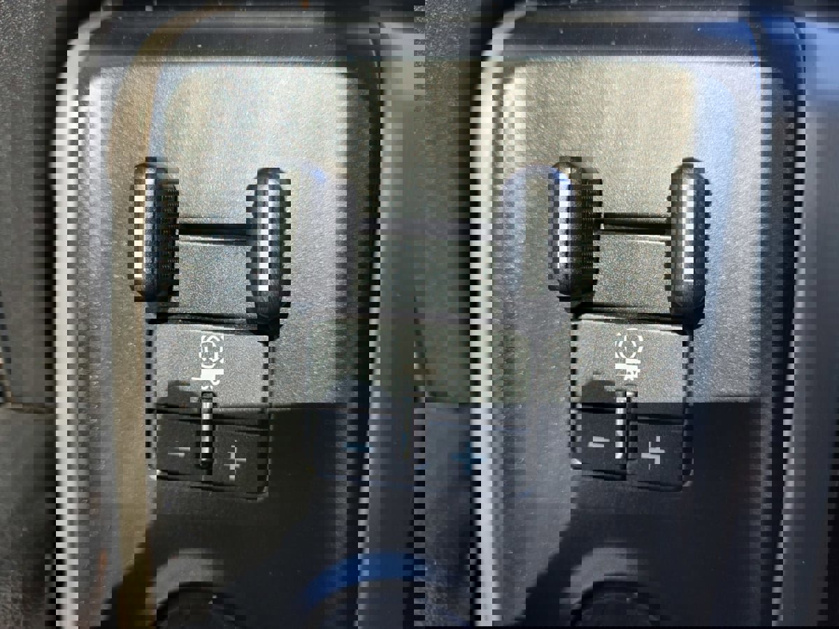 Used 2015 GMC Sierra 3500 Denali w/ Duramax Plus Package image 21