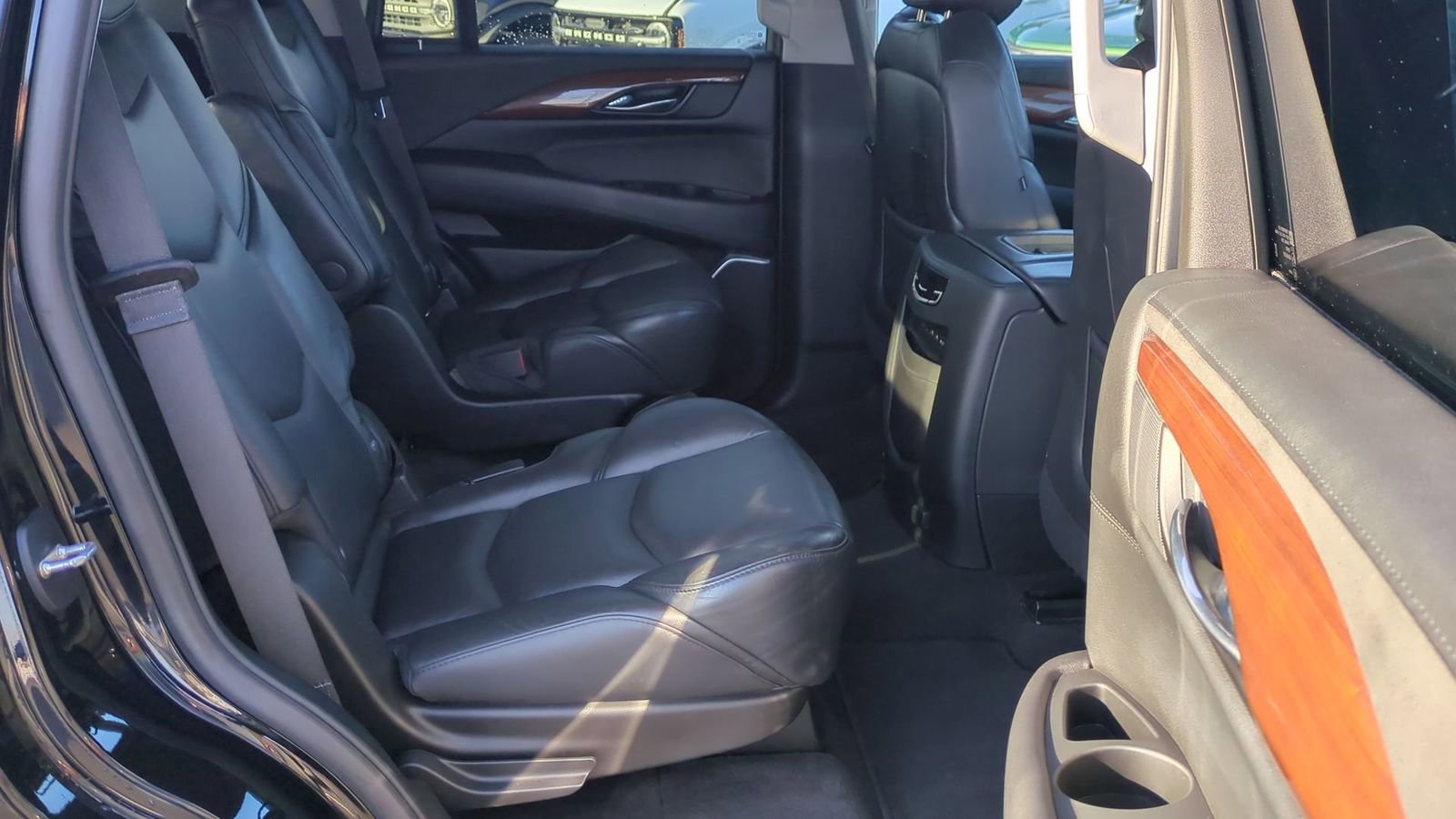 Used 2020 Cadillac Escalade Premium Luxury w/ Escalade Sport Edition image 19