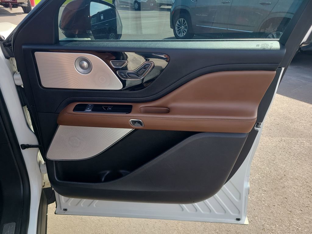 Used 2022 Lincoln Aviator Reserve w/ Equipment Group 201A AWD/4WD image 44