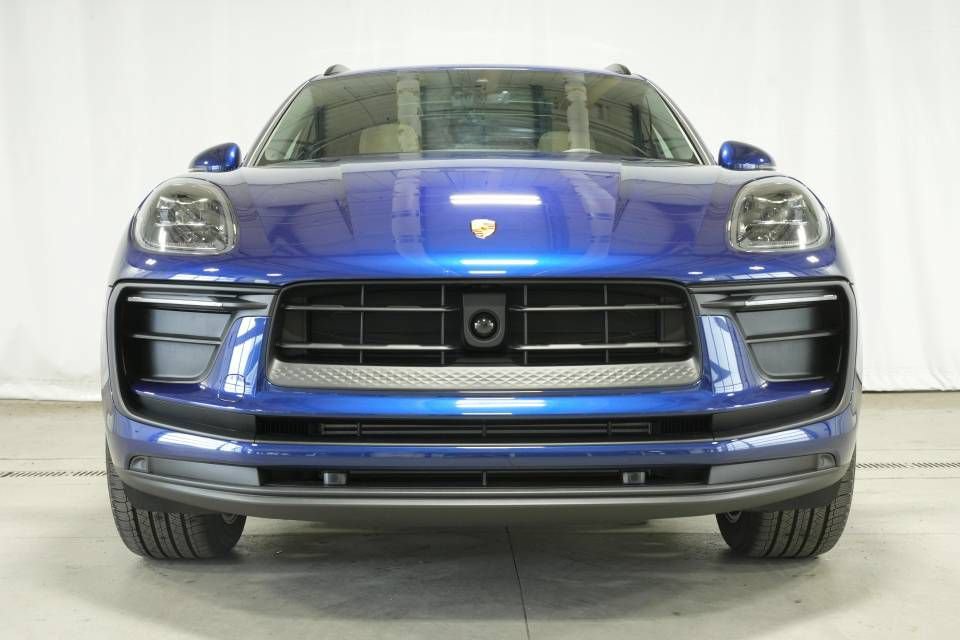 Certified 2026 Porsche Macan AWD/4WD image 10