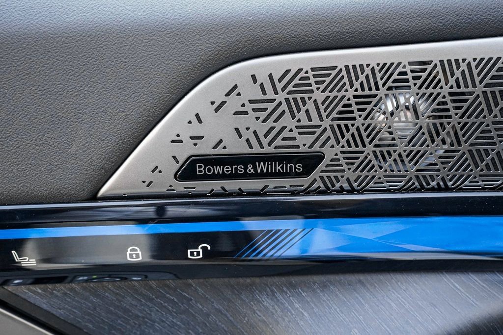 Used 2025 BMW i5 xDrive40 w/ M Sport Package image 10