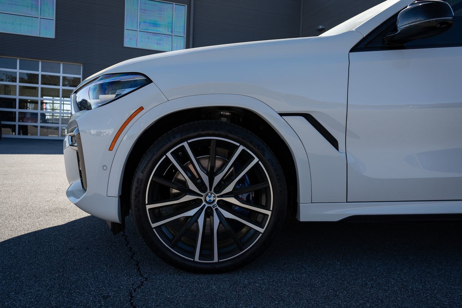 Used 2020 BMW X6 xDrive40i w/ M Sport Package AWD/4WD image 4